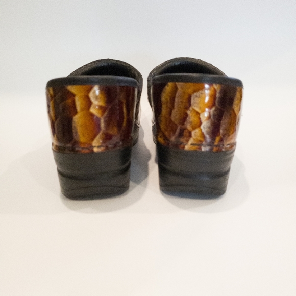 Dansko Womens Tiger Eye Leather Professional Shoes Clogs Size 6.5 - Picture 4 of 16